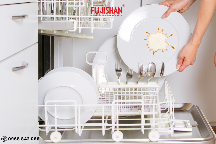 Rửa bát bằng máy bị nhờn? Nguyên nhân và cách xử lý triệt để